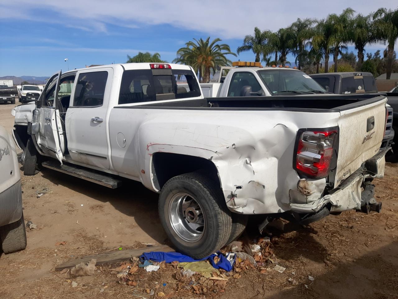 2015 GMC Sierra - Image 2