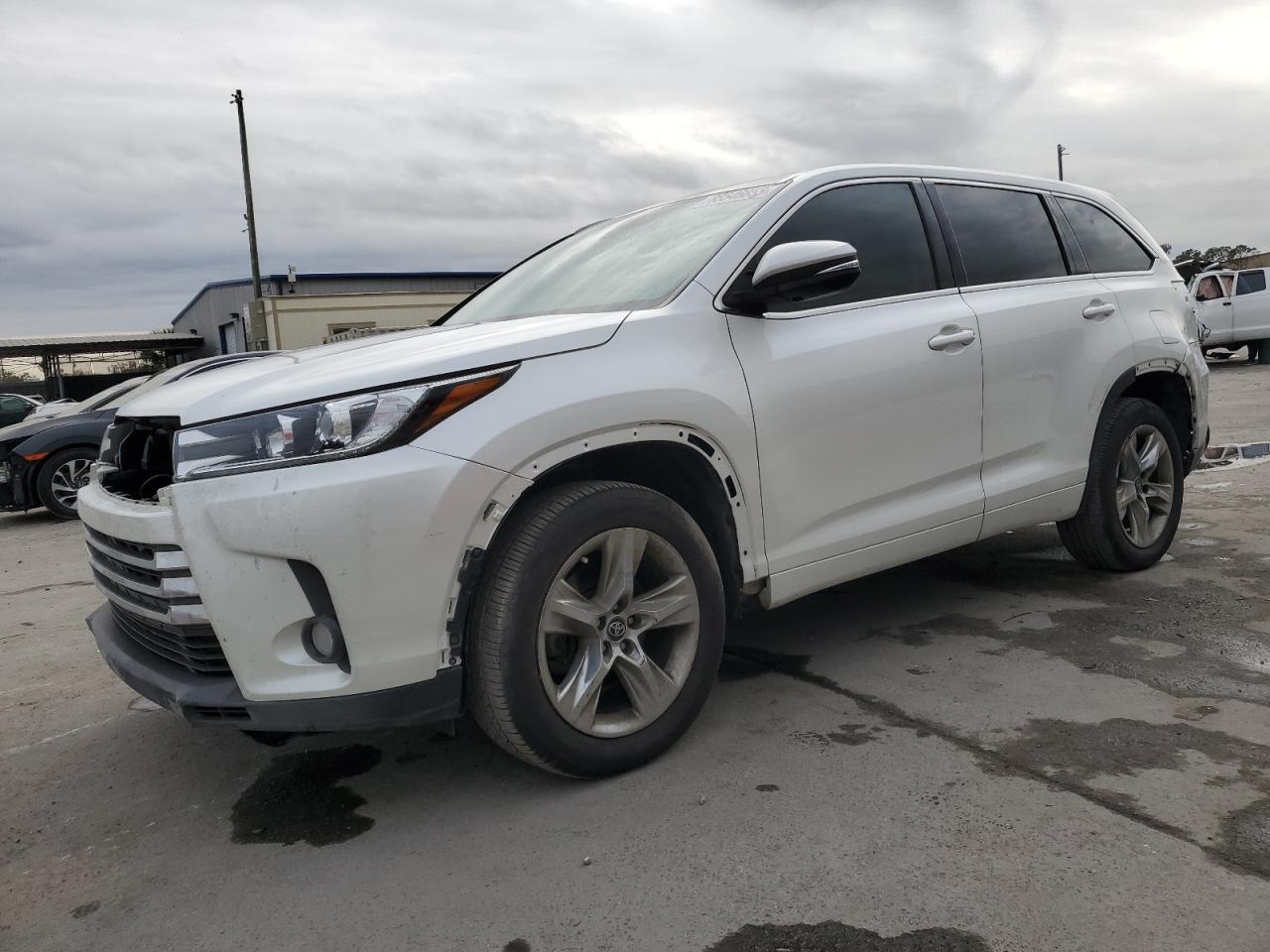 2018 Toyota Highlander - Image 1