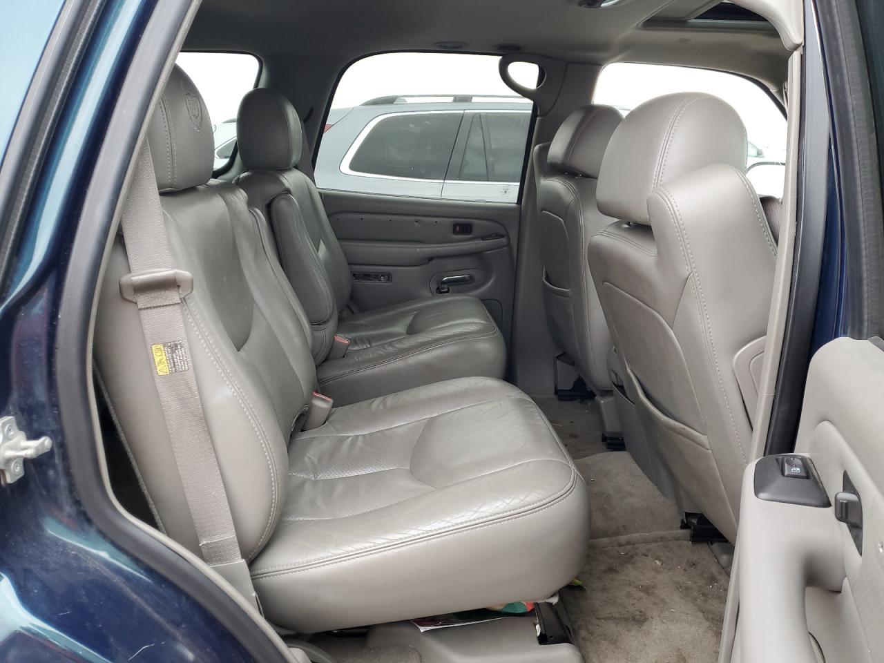 2005 Cadillac Escalade - Image 11