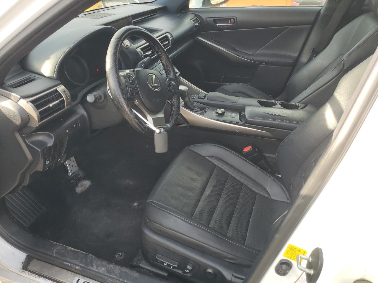 2016 Lexus IS - Image 7