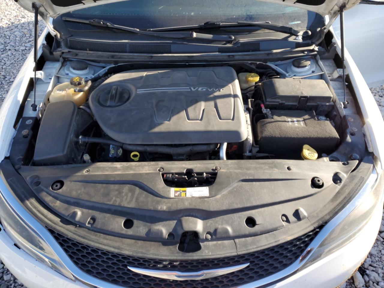 2015 Chrysler 200 - Image 12