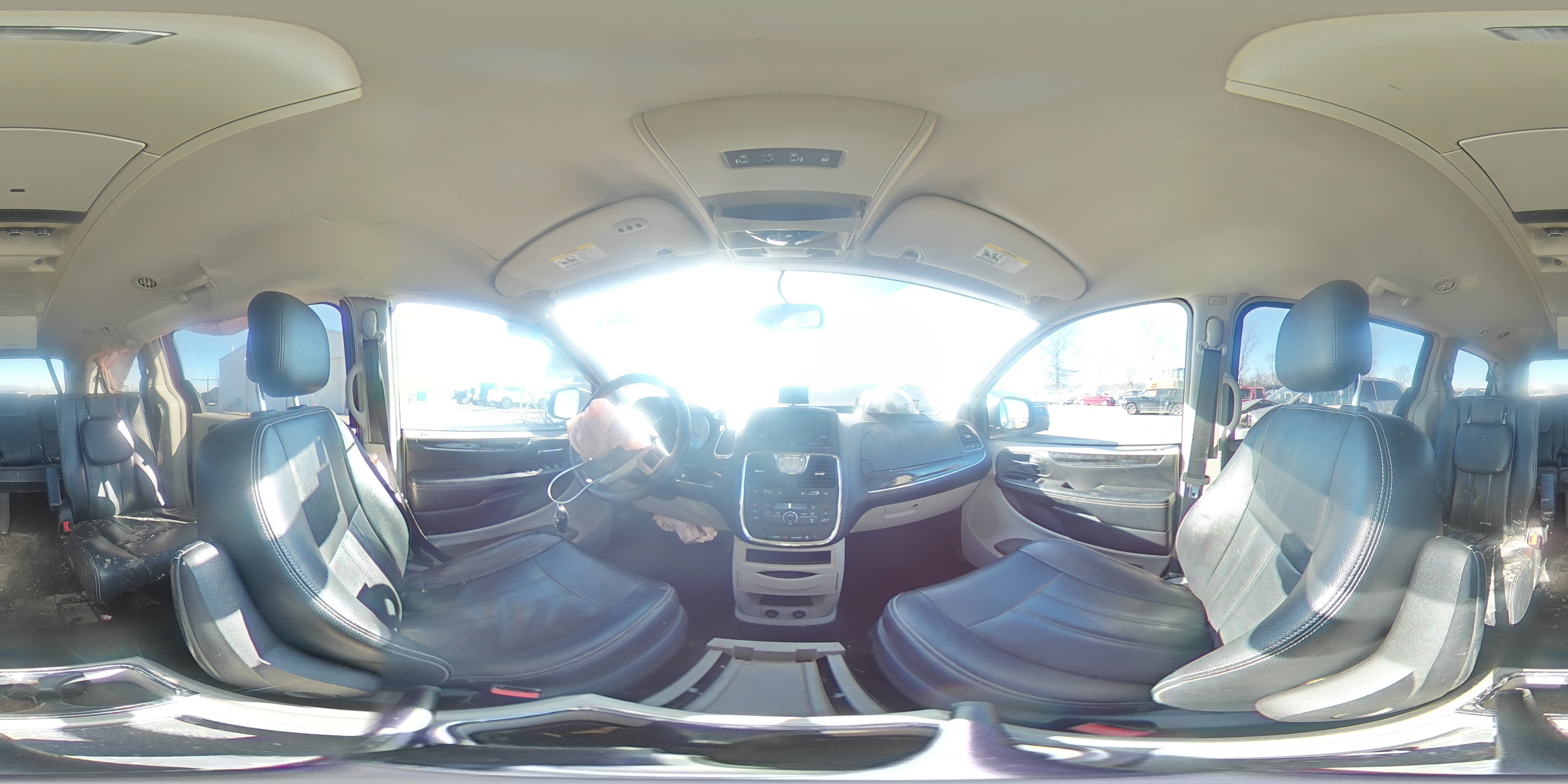 2014 Chrysler Town & Country - Image 13