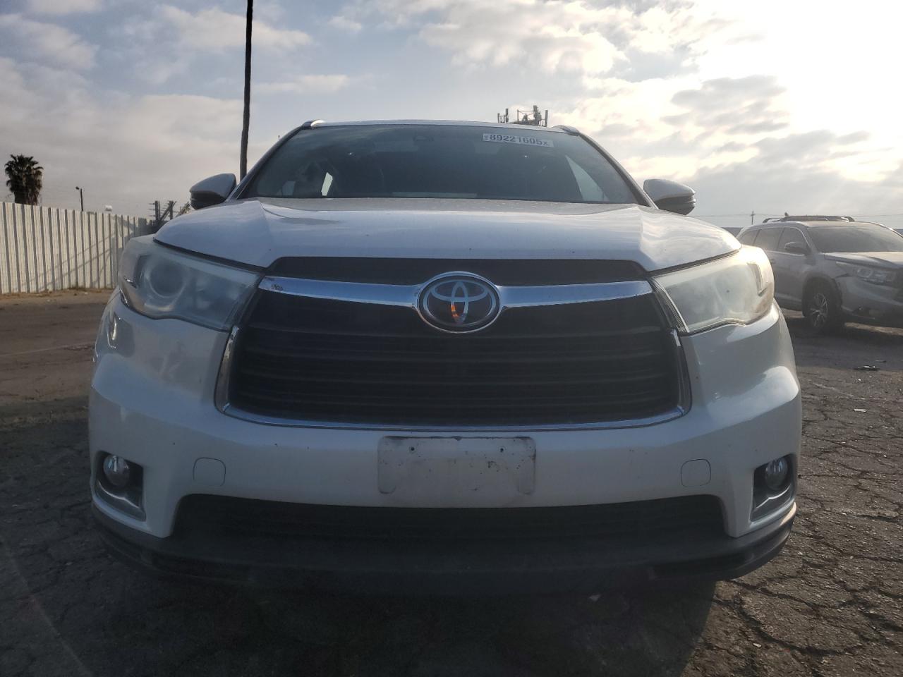 2015 Toyota Highlander - Image 5