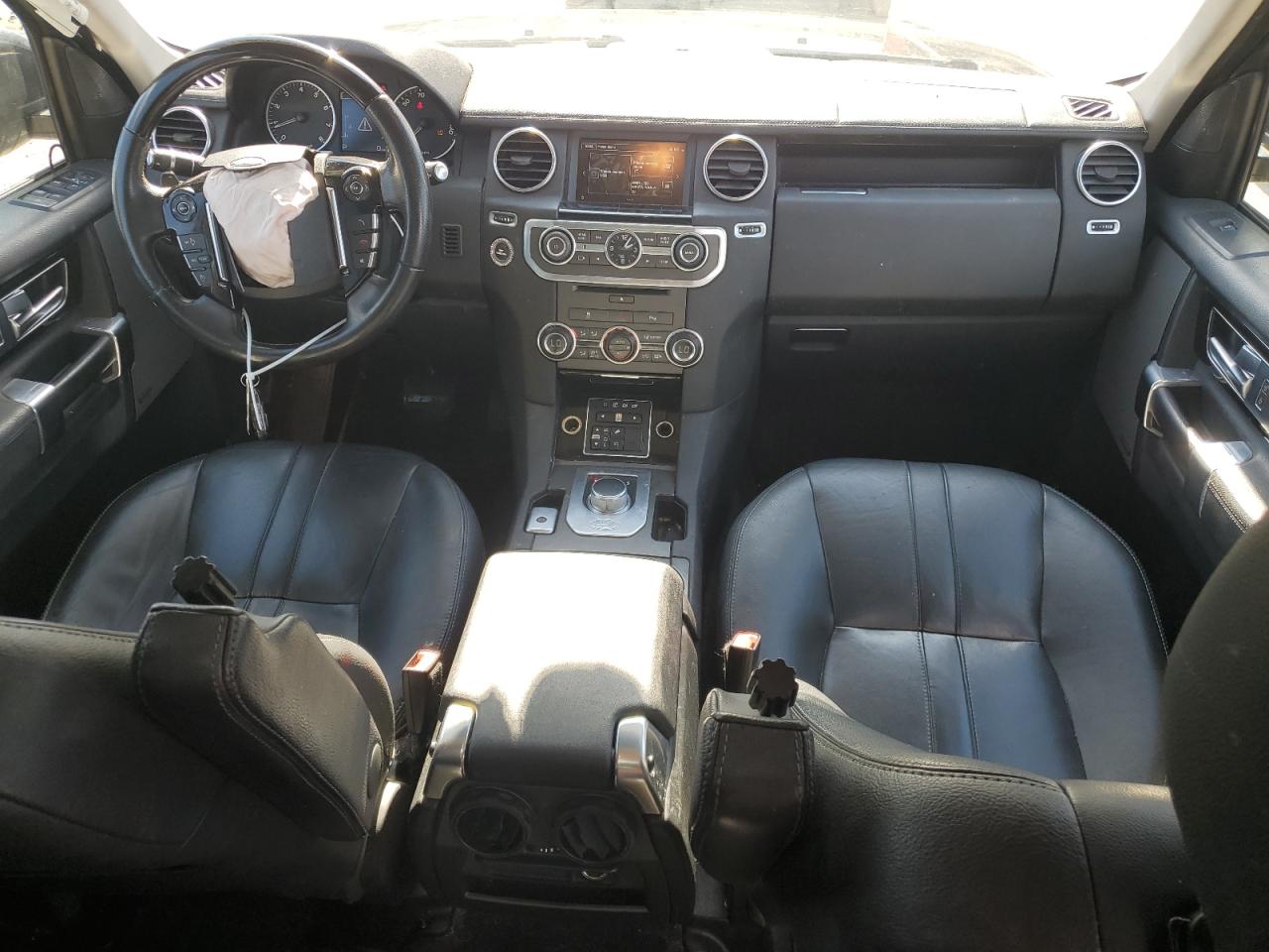 2016 Land Rover LR4 - Image 8