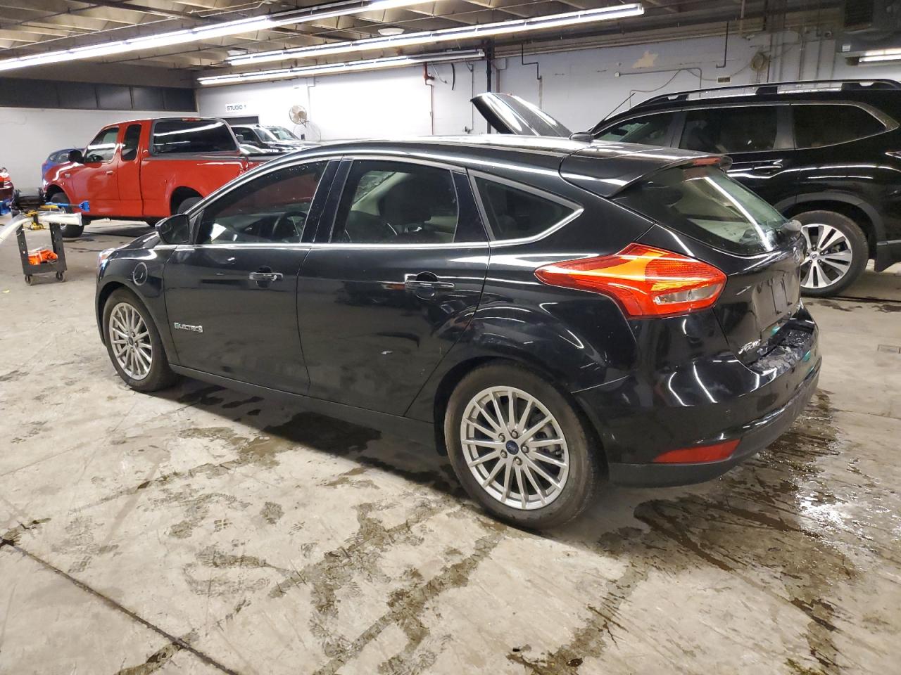 VIN 1FADP3R45FL369759 2015 FORD FOCUS no.2