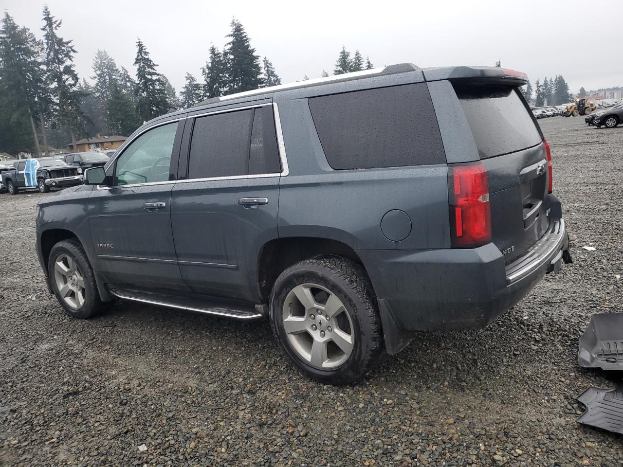 VIN 1GNSKCKC2KR235758 2019 CHEVROLET TAHOE no.2