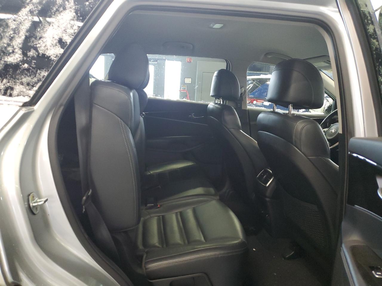 2017 Kia Sorento - Image 11