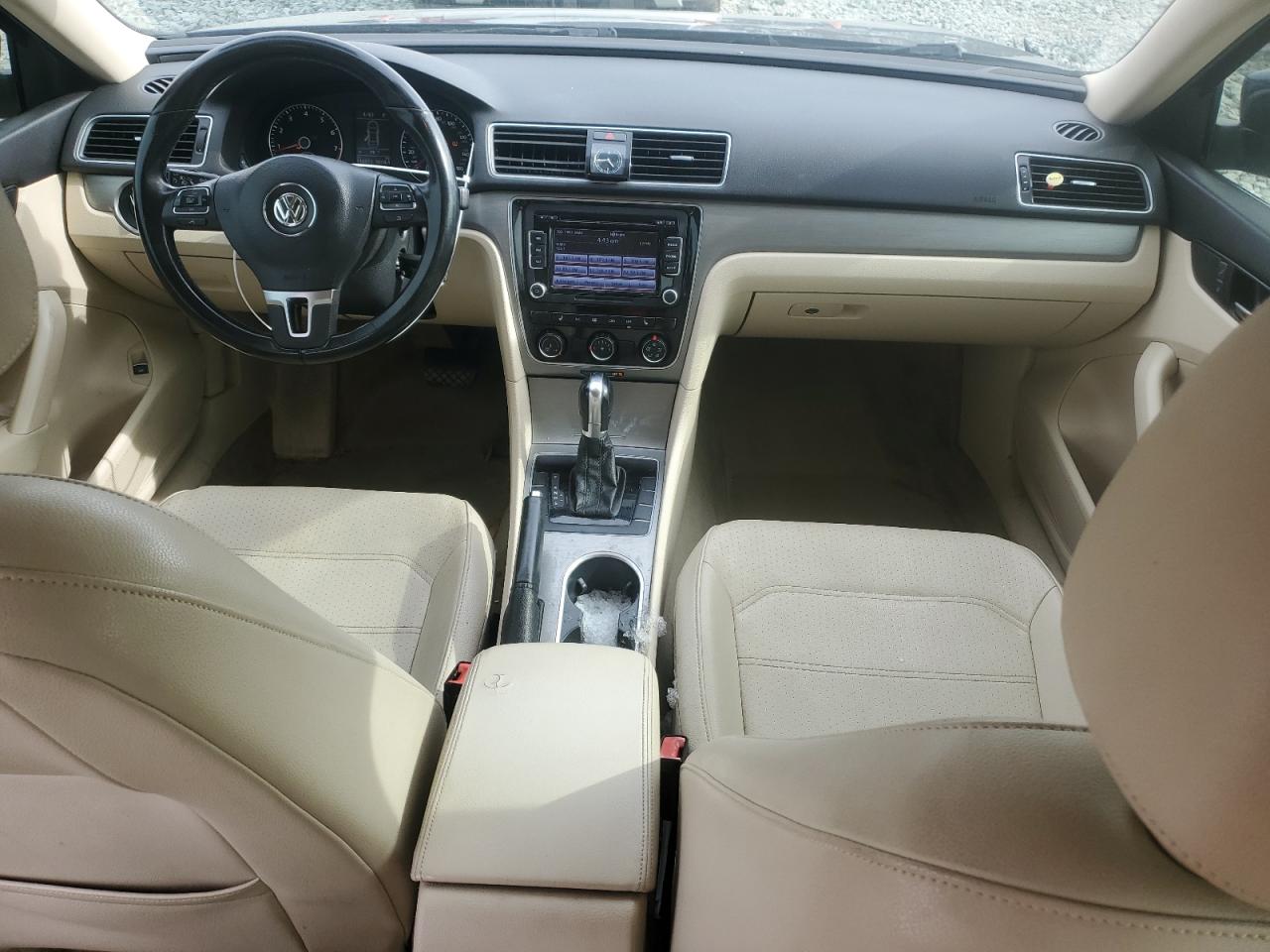 2014 Volkswagen Passat - Image 8