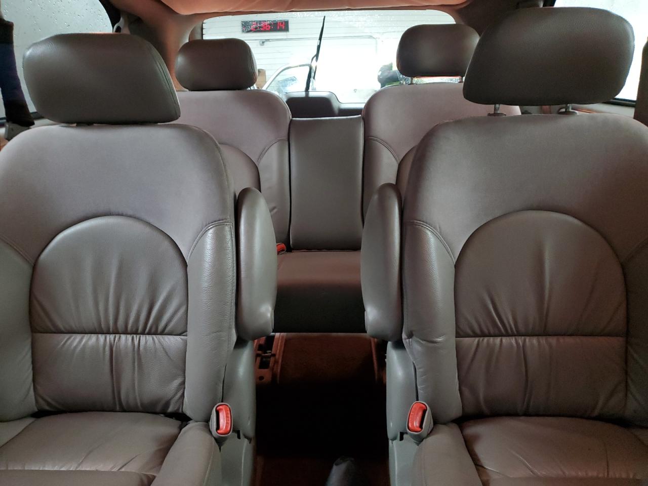 2001 Chrysler Town & Country - Image 10