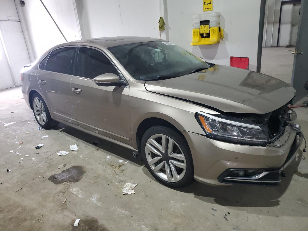 2016 Volkswagen Passat - Image 4