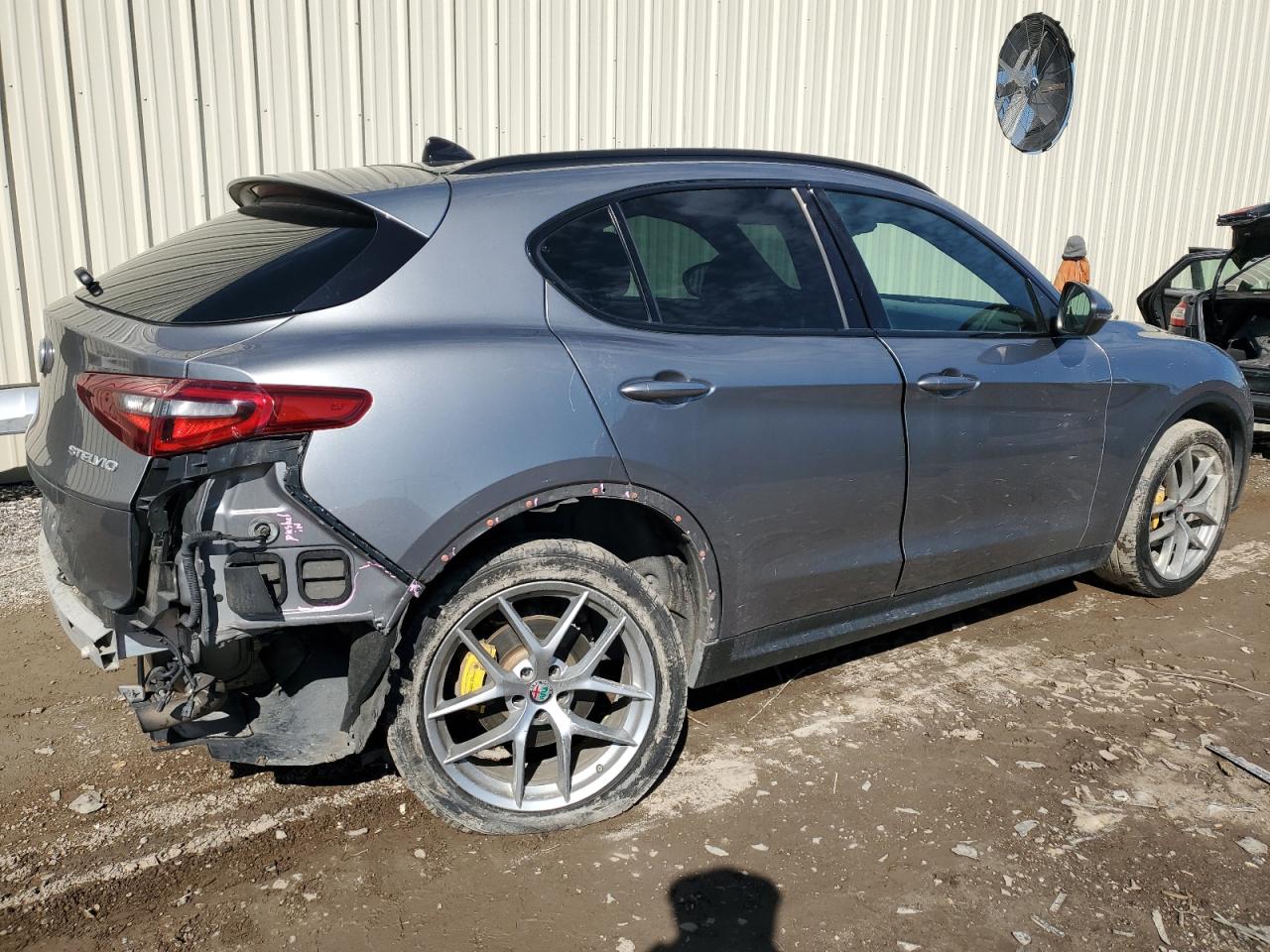 2018 Alfa Romeo Stelvio - Image 3