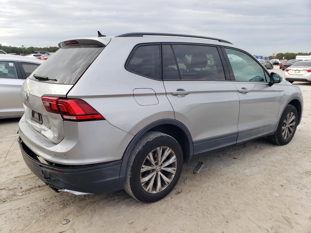 2020 Volkswagen Tiguan - Image 3