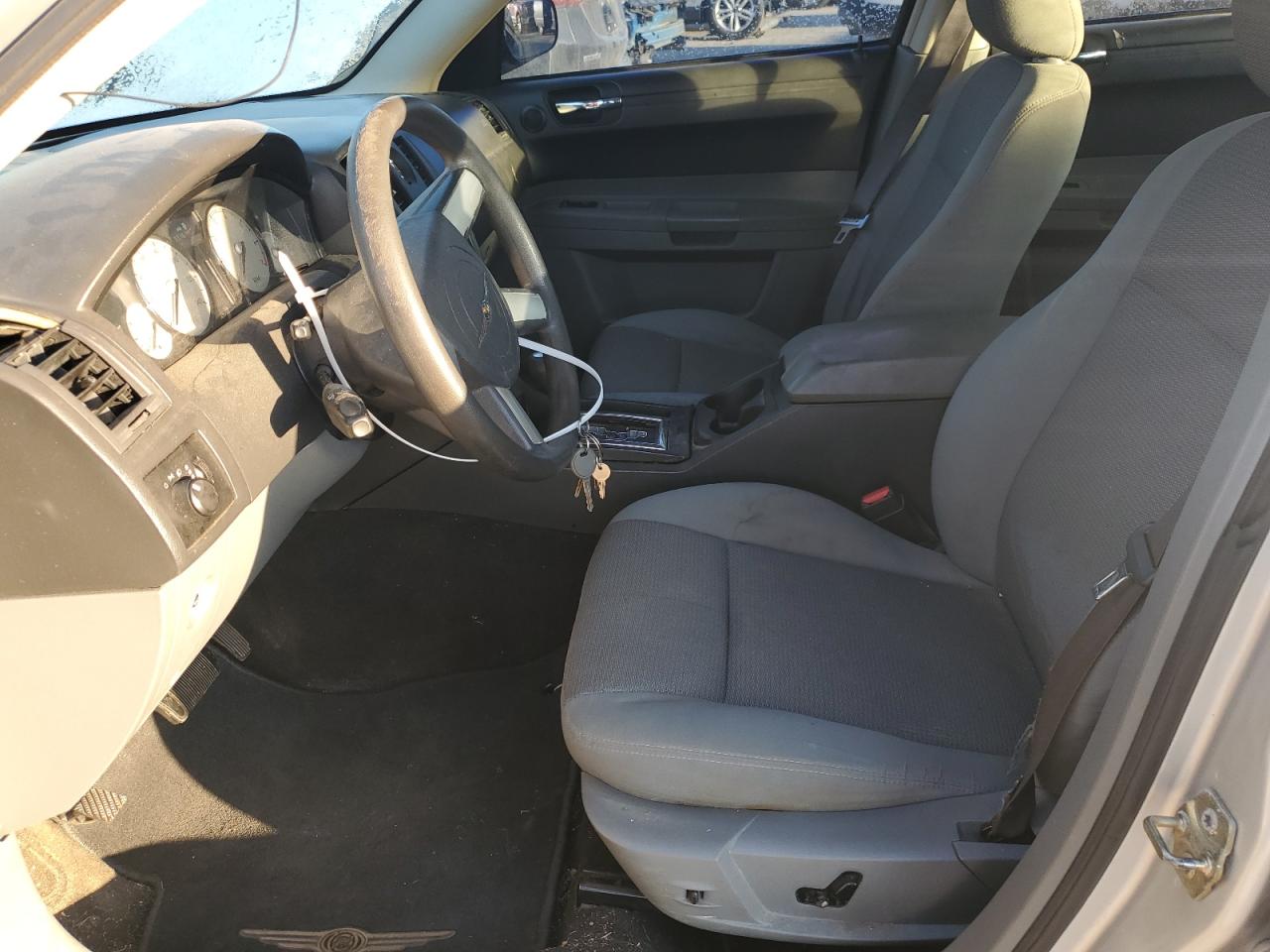 2005 Chrysler 300 - Image 7