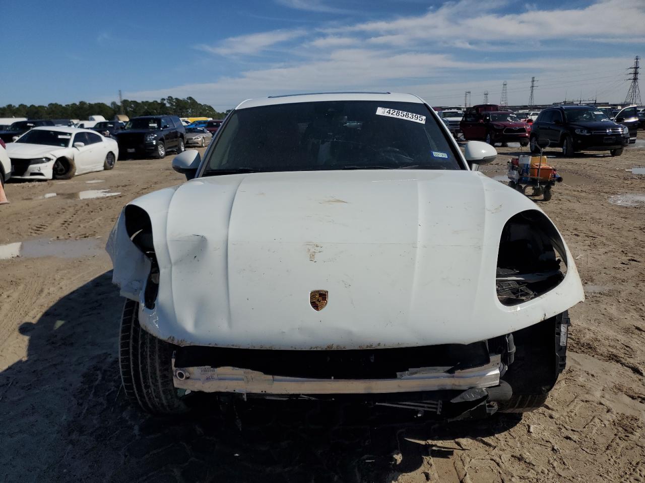 2020 Porsche Macan - Image 5