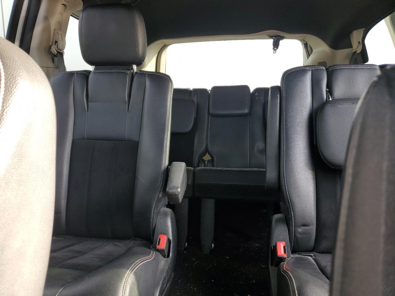 2017 Dodge Caravan - Image 10