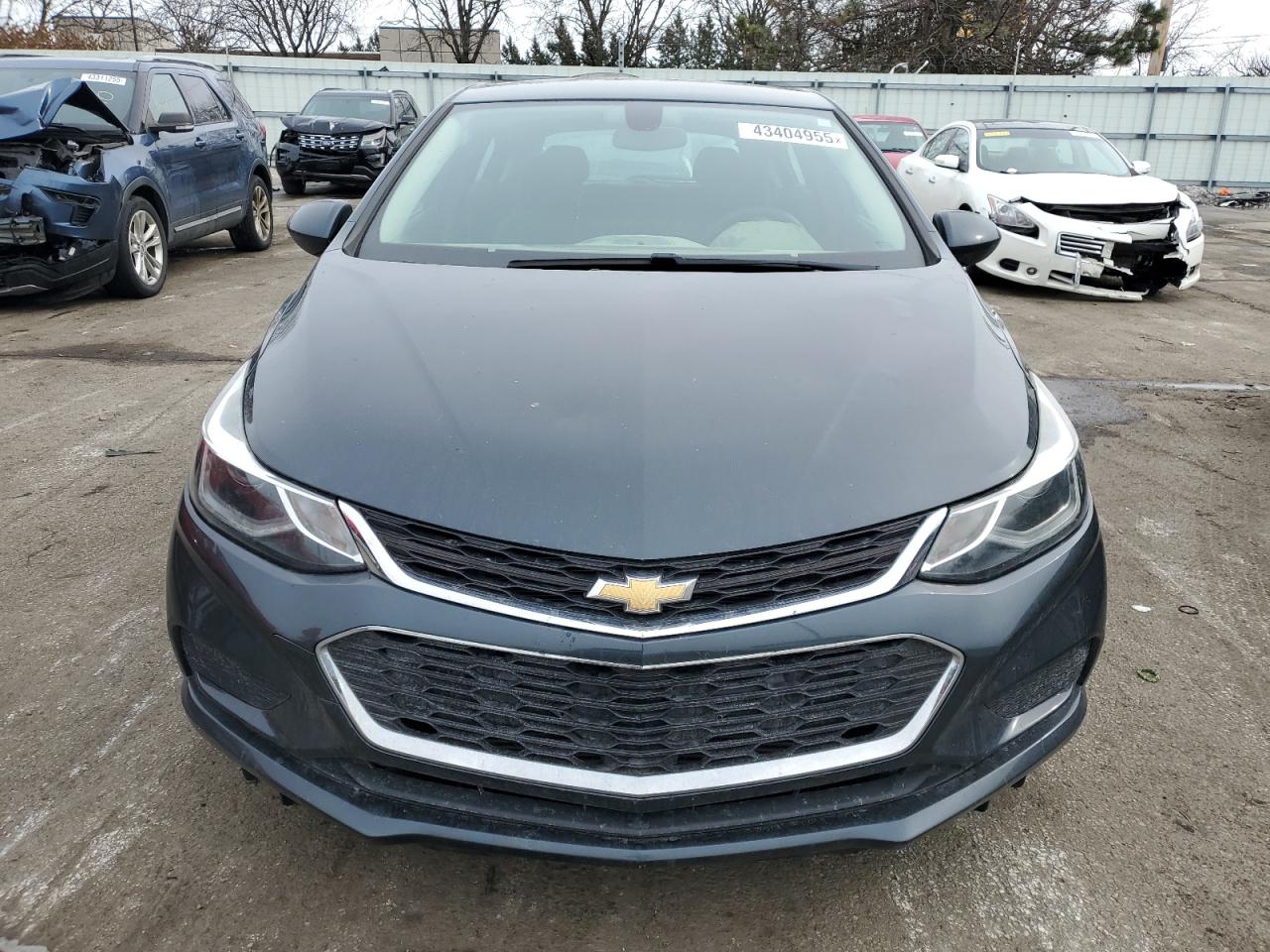 2017 Chevrolet Cruze - Image 5
