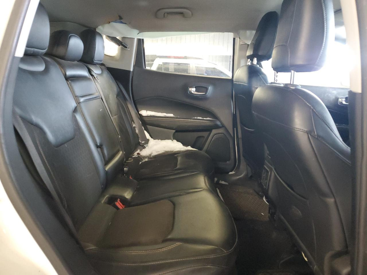 2018 Jeep Compass - Image 11