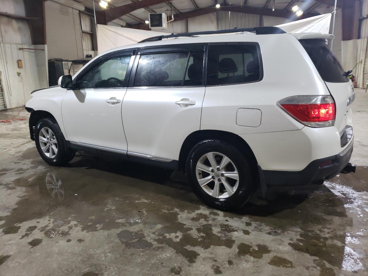2012 Toyota Highlander - Image 2