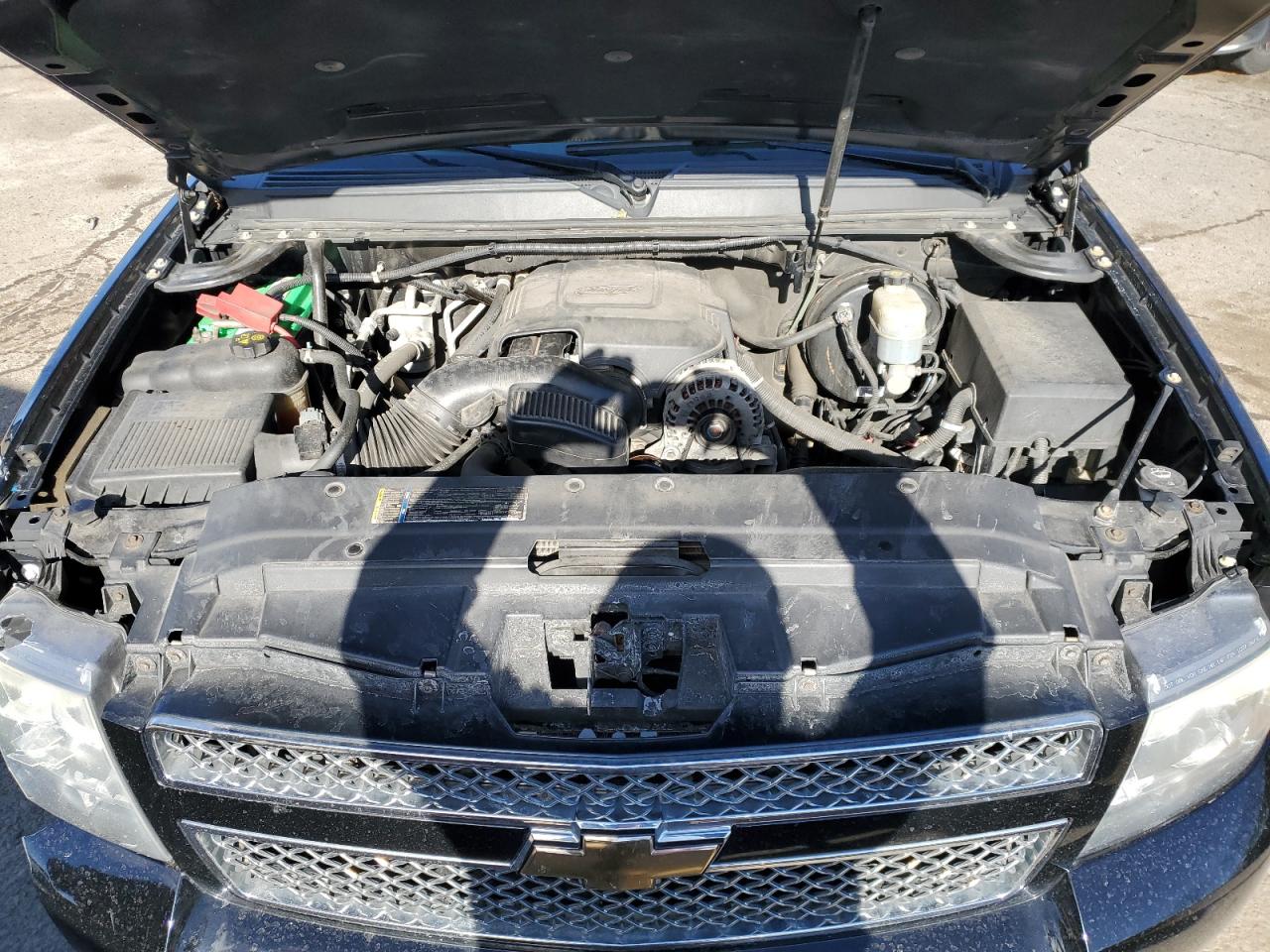 2011 Chevrolet Suburban - Image 14