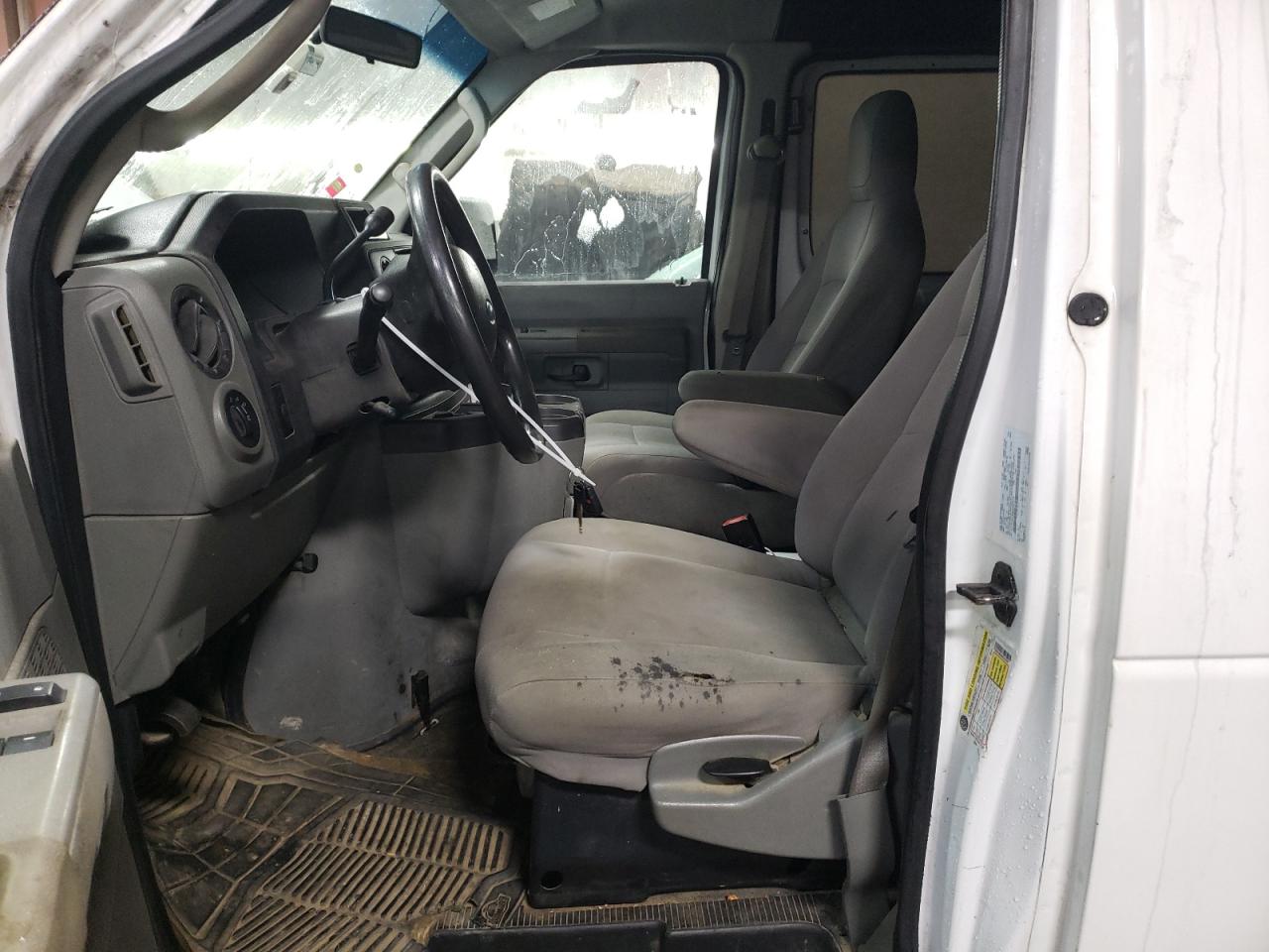 2009 Ford Econoline - Image 7