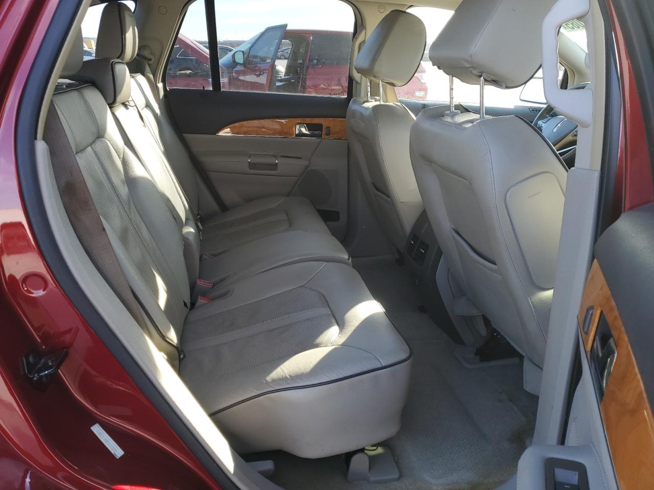 2015 Lincoln MKX - Image 11