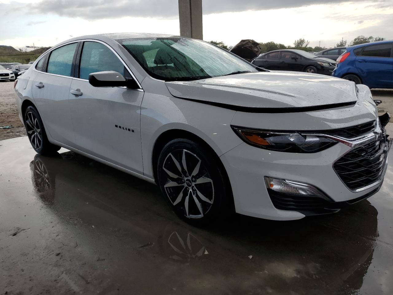 2022 Chevrolet Malibu - Image 4
