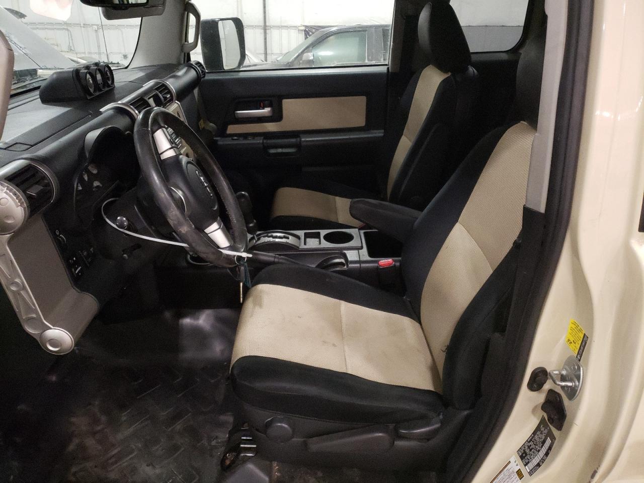 2010 Toyota FJ Cruiser - Image 7