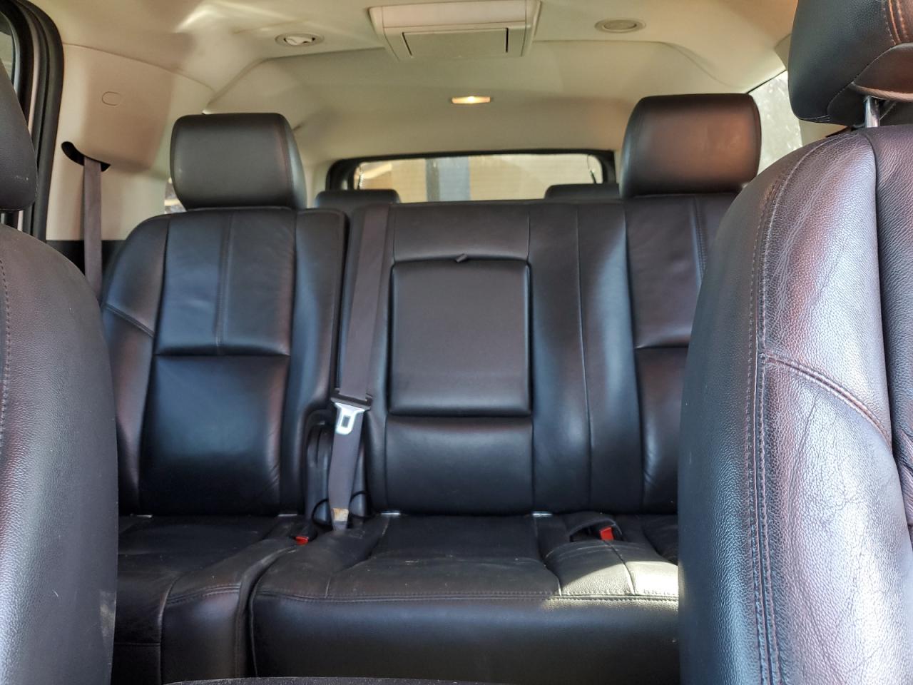 2012 Chevrolet Suburban - Image 10