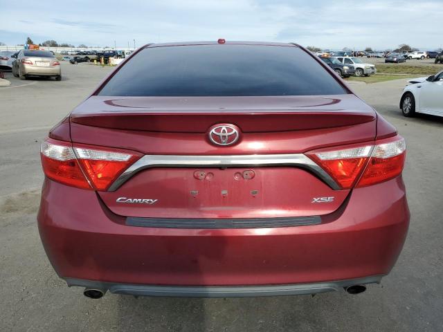  TOYOTA CAMRY 2015 Czerwony