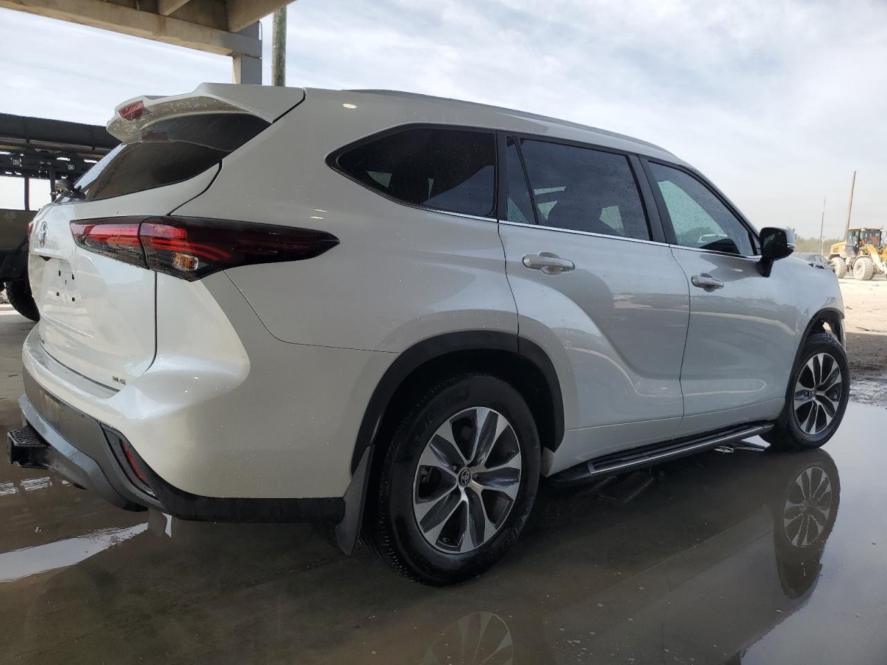 2024 Toyota Highlander - Image 3