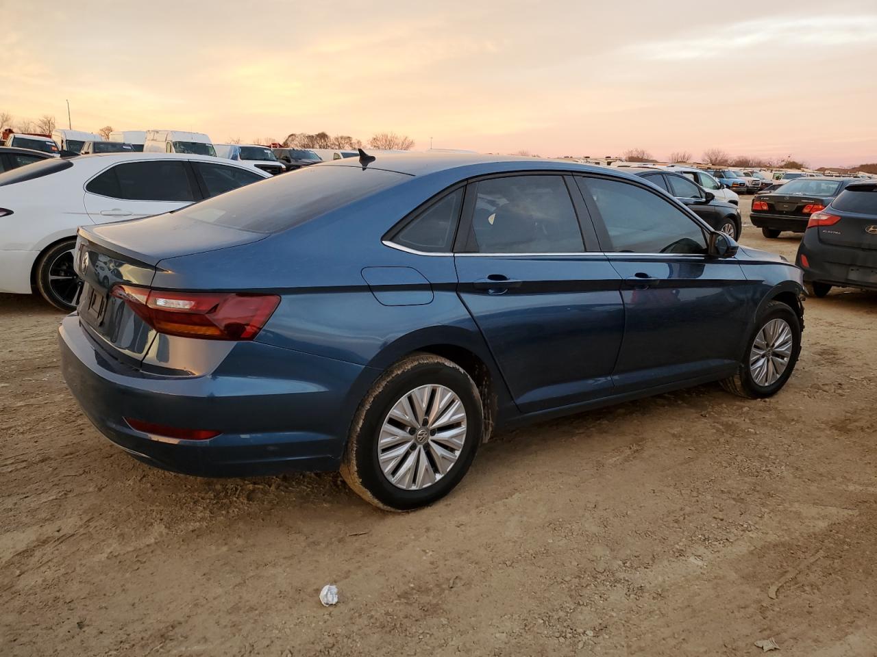 2019 Volkswagen Jetta - Image 3