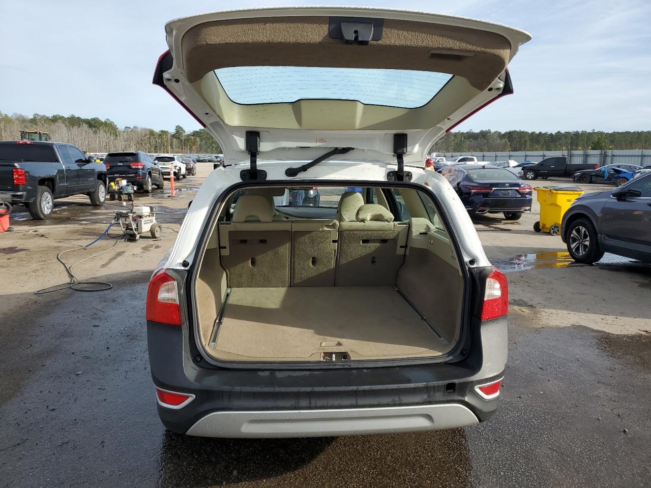 2010 Volvo XC70 - Image 6