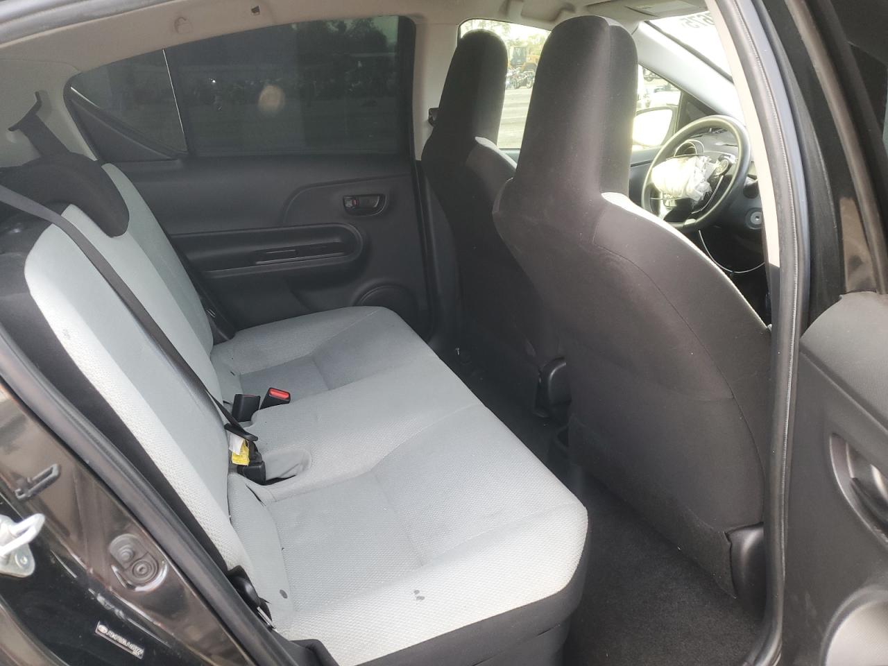 2018 Toyota Prius - Image 10
