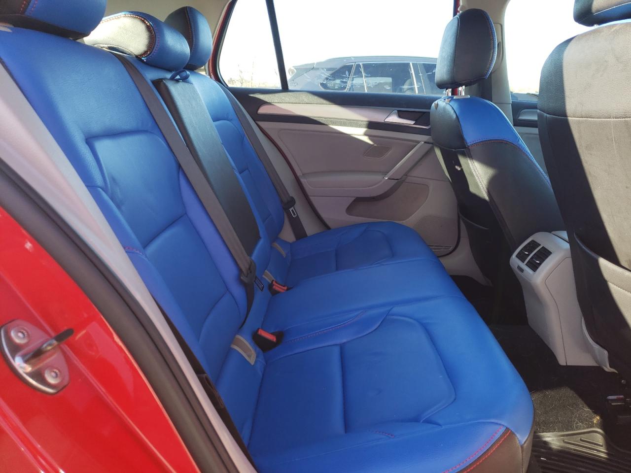 2016 Volkswagen Golf - Image 10