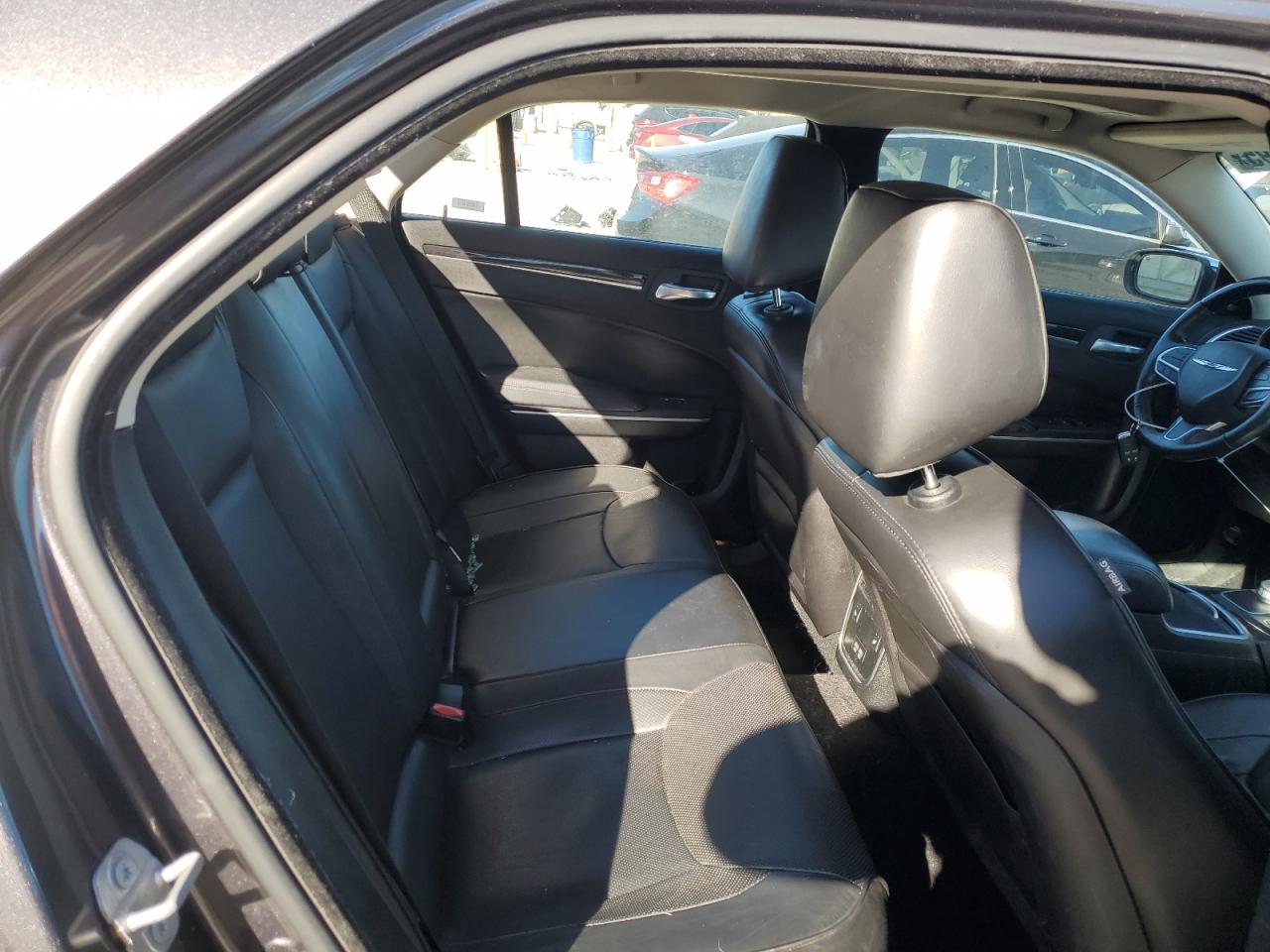 2019 Chrysler 300 - Image 10
