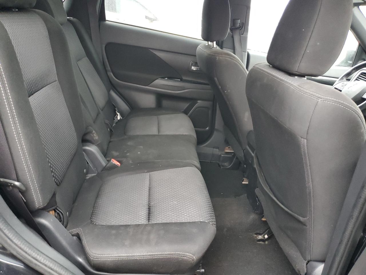 2018 Mitsubishi Outlander - Image 11