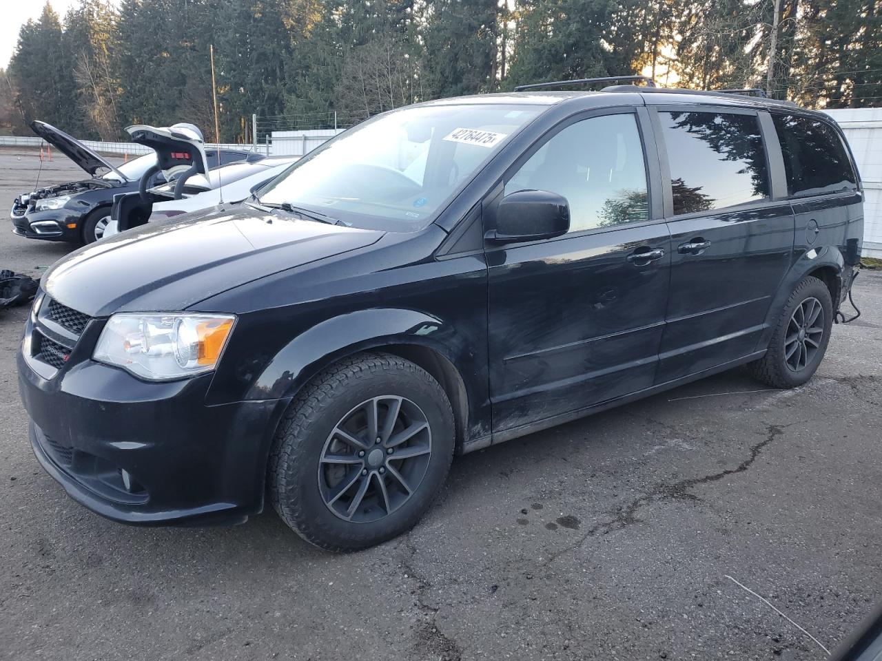 2015 Dodge Caravan - Image 1
