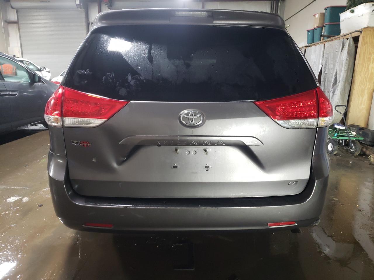 2012 Toyota Sienna - Image 6