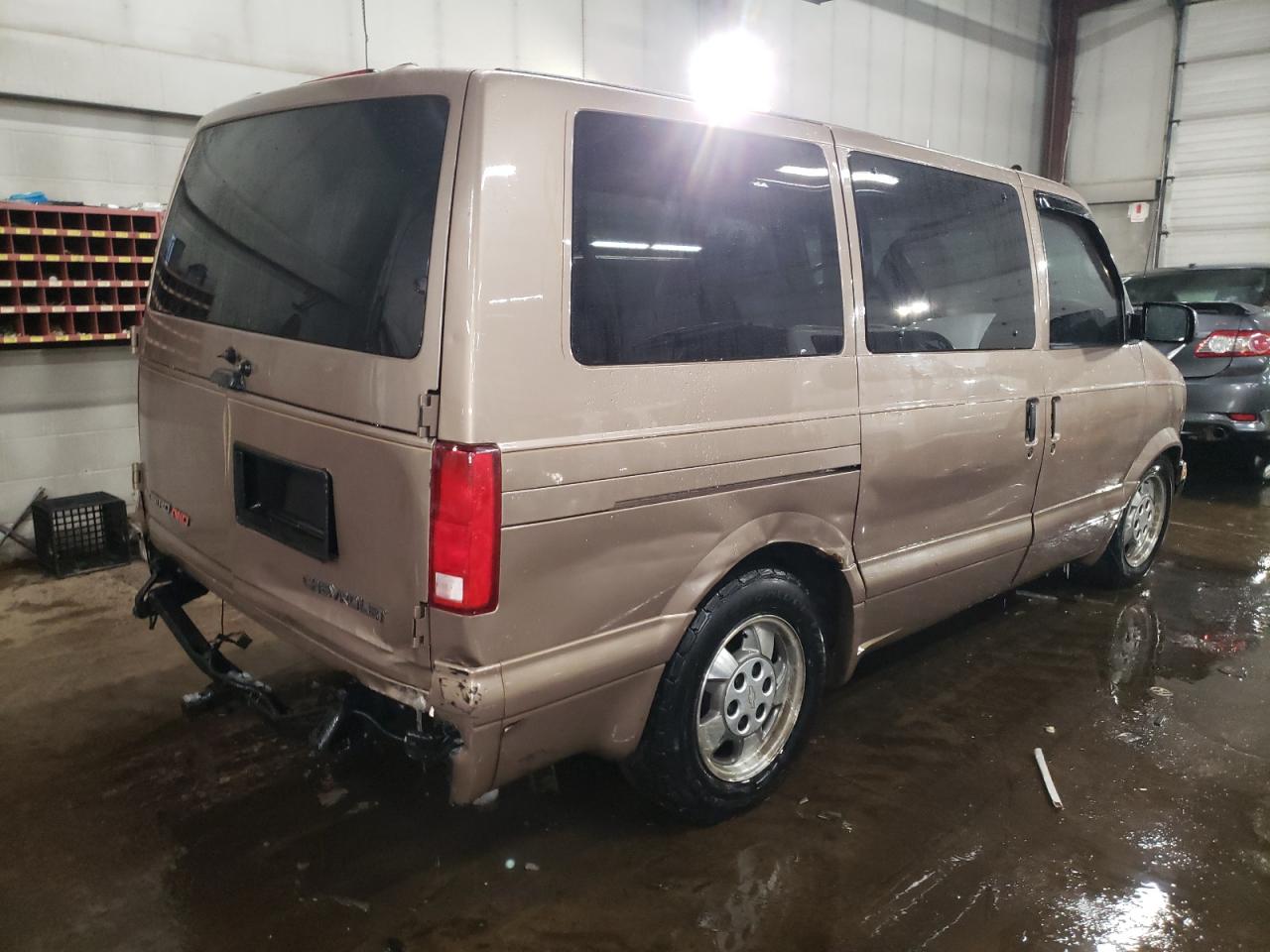 2003 Chevrolet Astro - Image 3