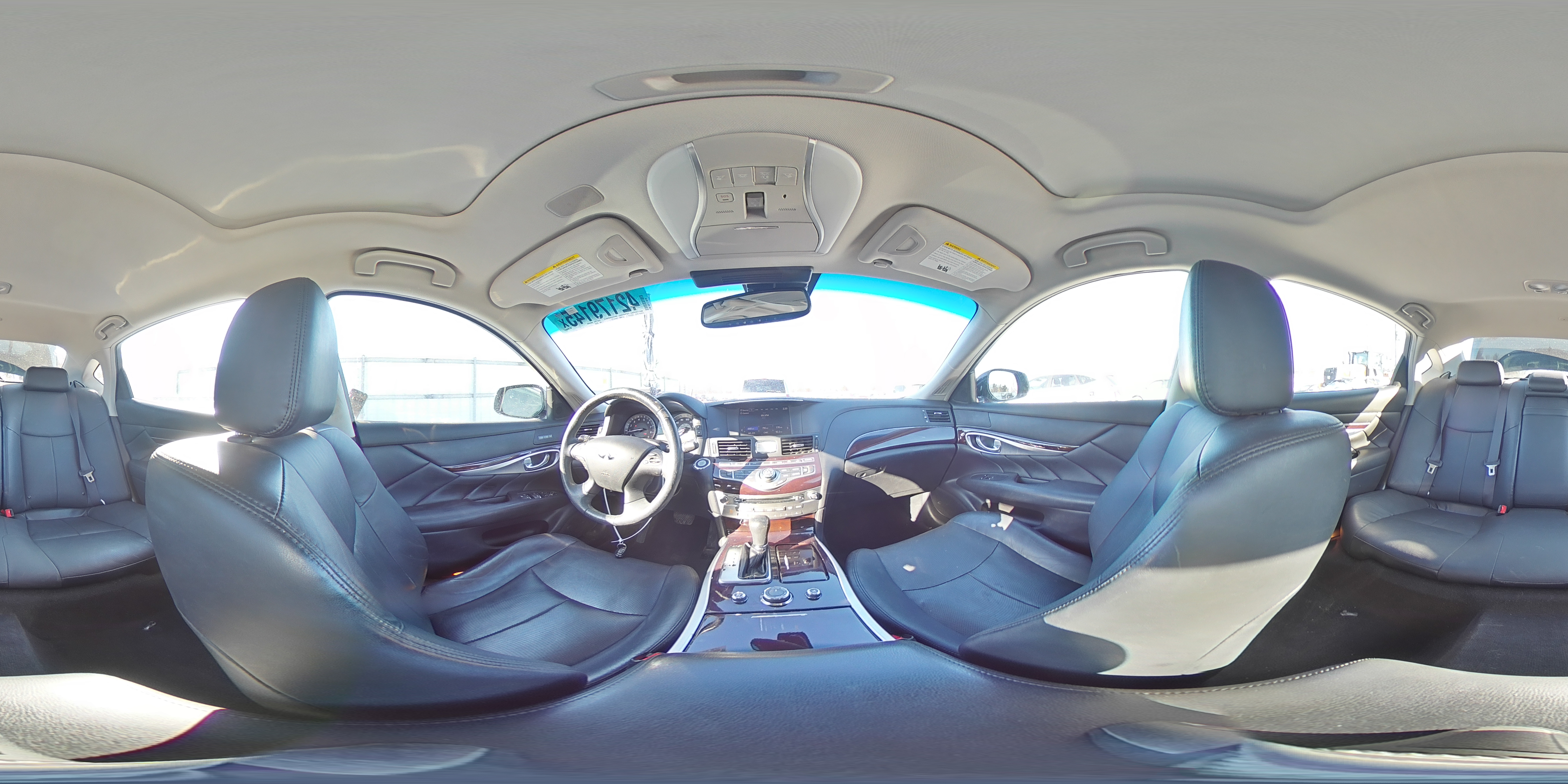 2019 Infiniti Q70 - Image 12