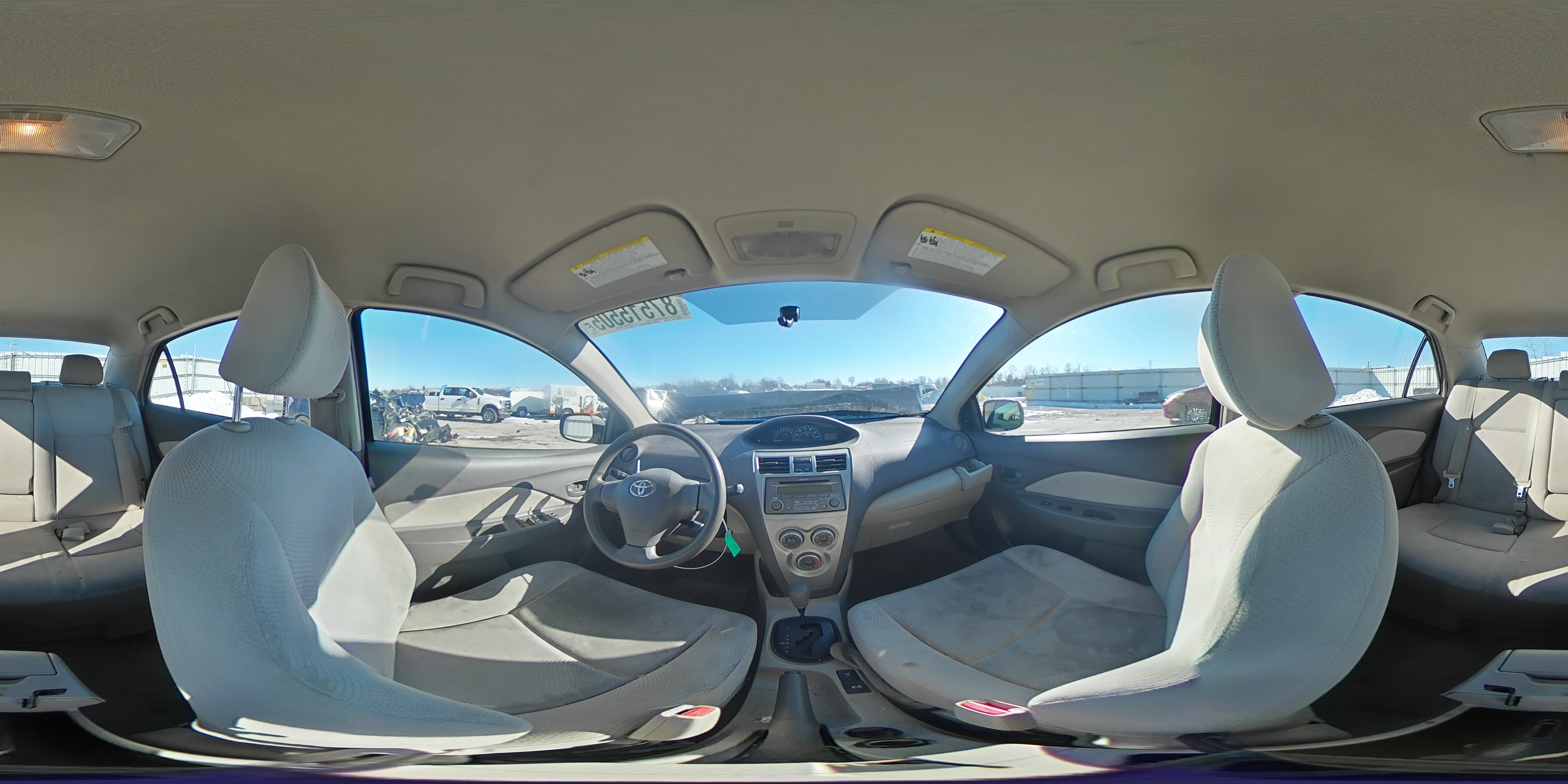 2012 Toyota Yaris - Image 13