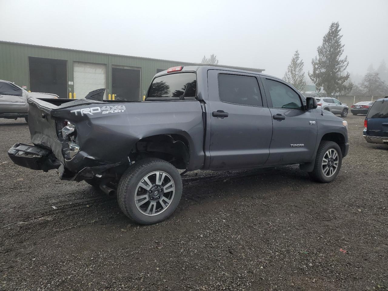 VIN 5TFDY5F1XJX740221 2018 TOYOTA TUNDRA no.3