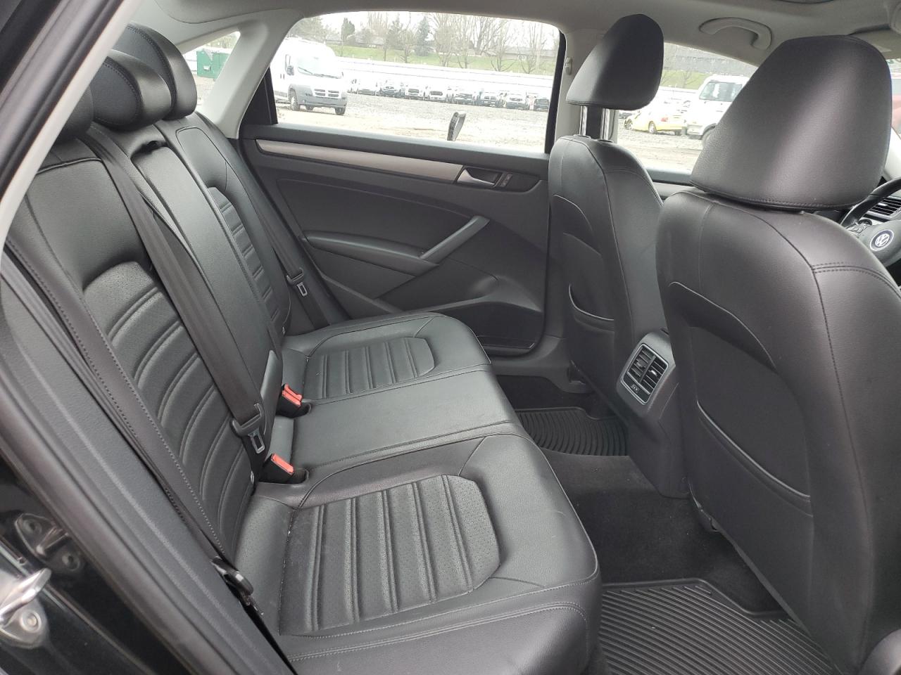 2015 Volkswagen Passat - Image 10
