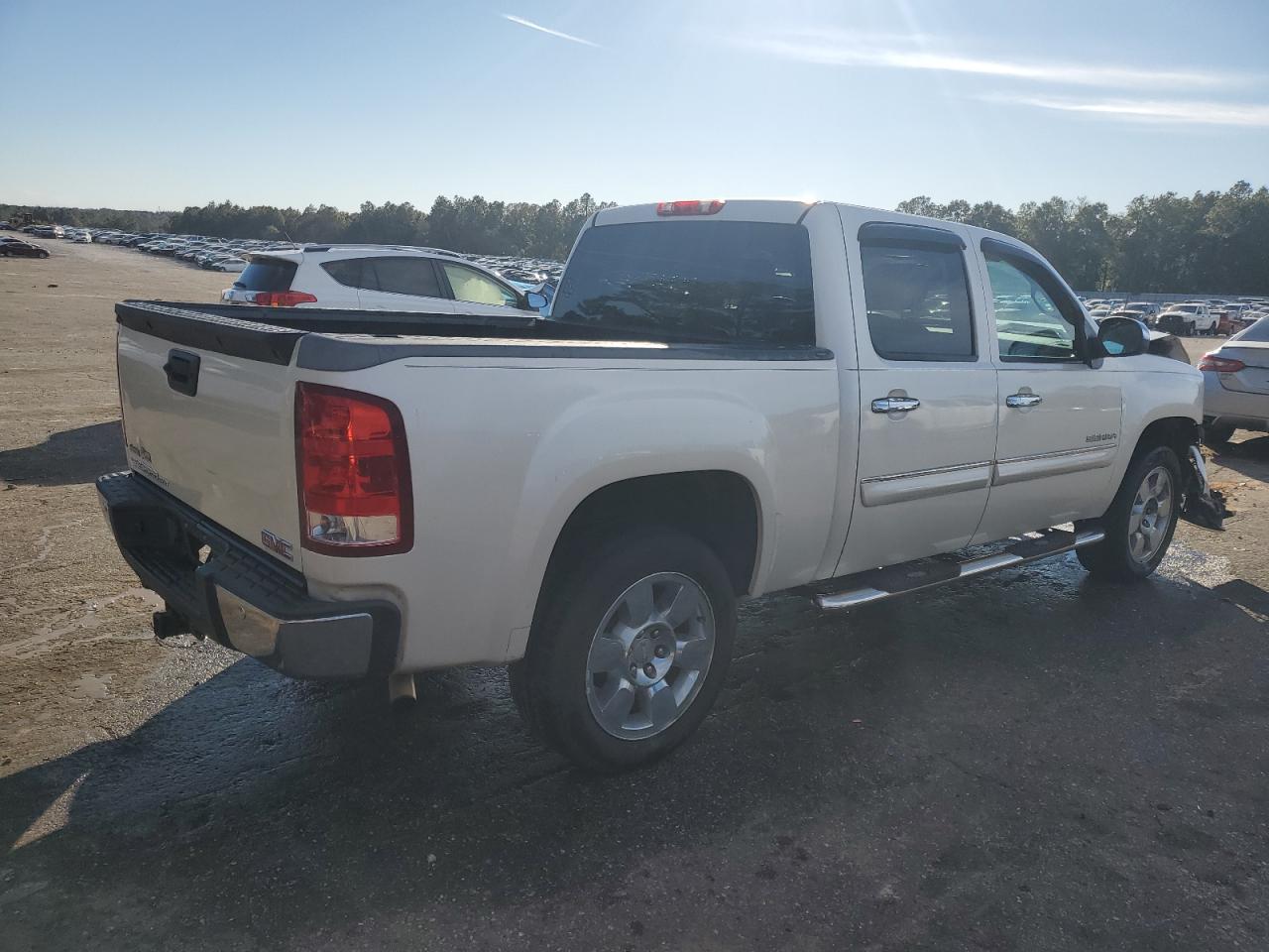 2011 GMC Sierra - Image 3