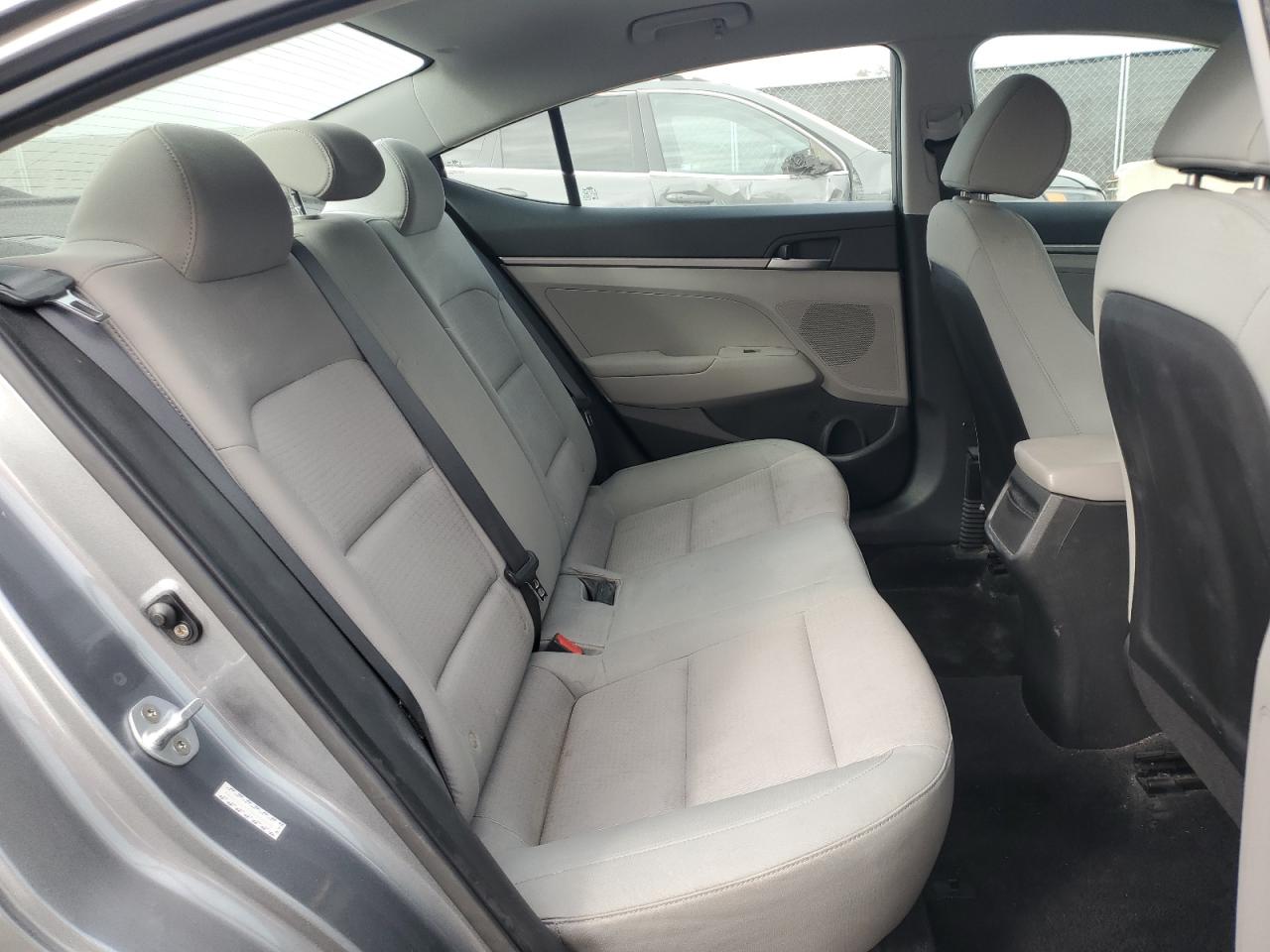2017 Hyundai Elantra - Image 10