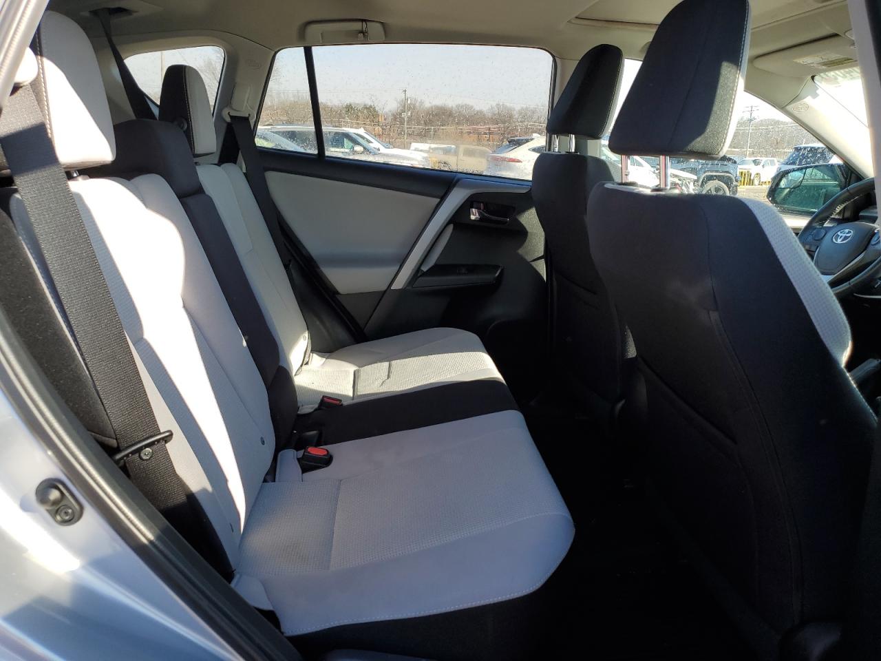 2016 Toyota RAV 4 - Image 11