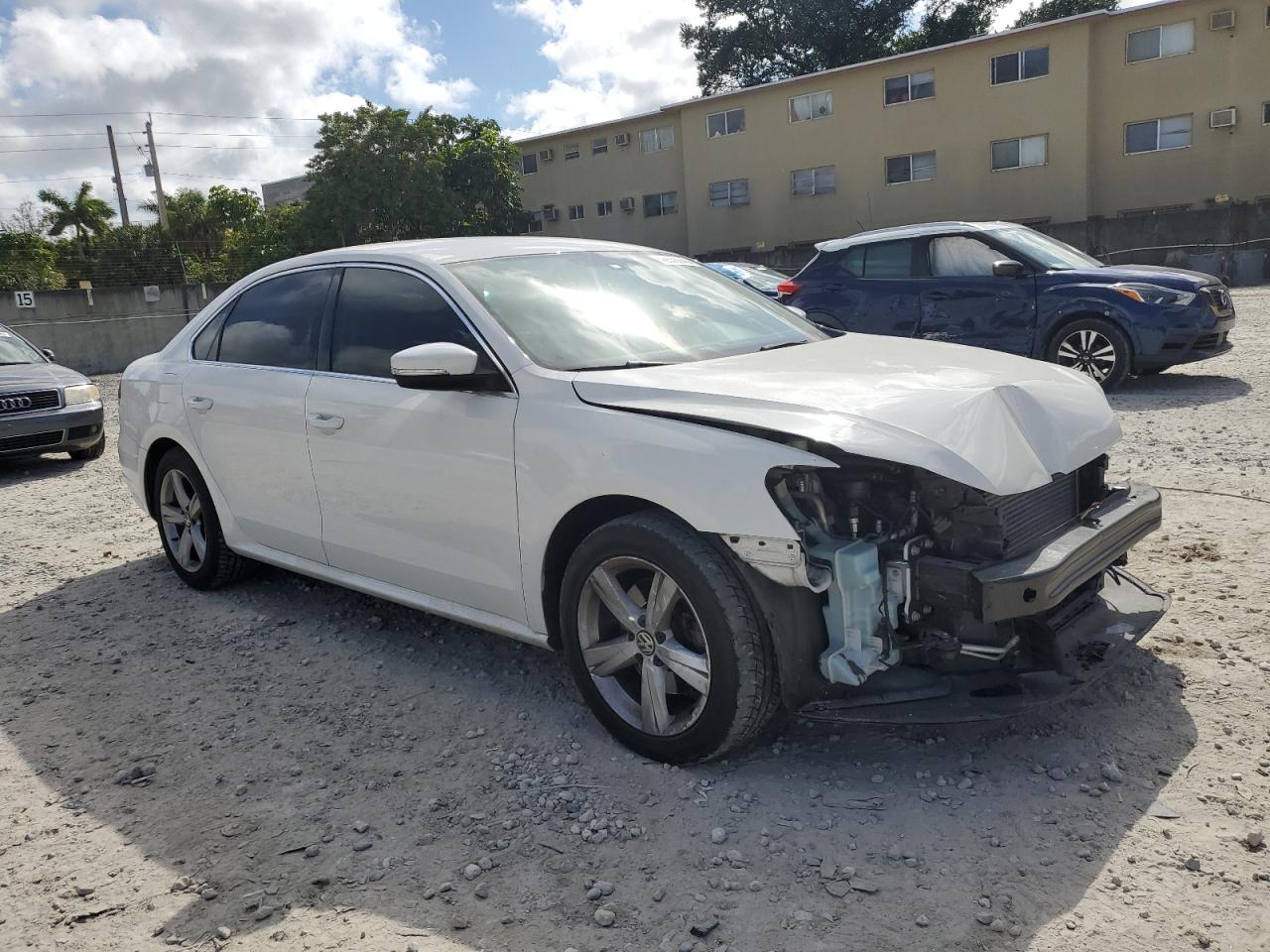 2015 Volkswagen Passat - Image 4