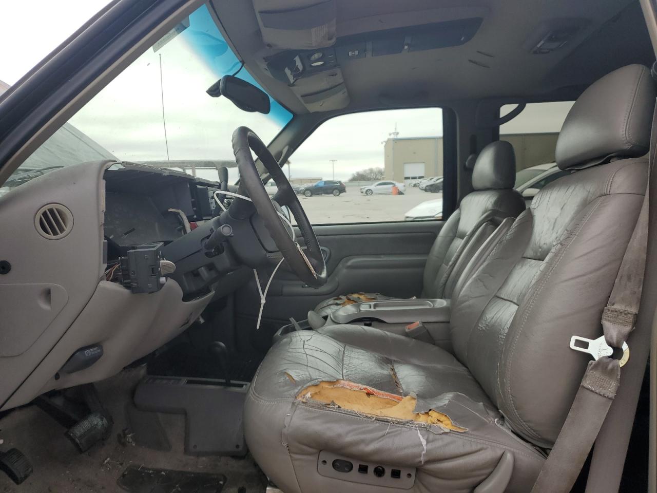 1999 Chevrolet Suburban - Image 7