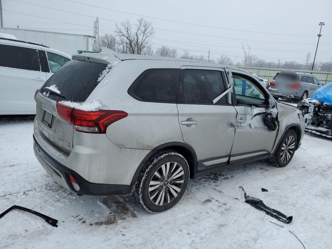 2019 Mitsubishi Outlander - Image 3