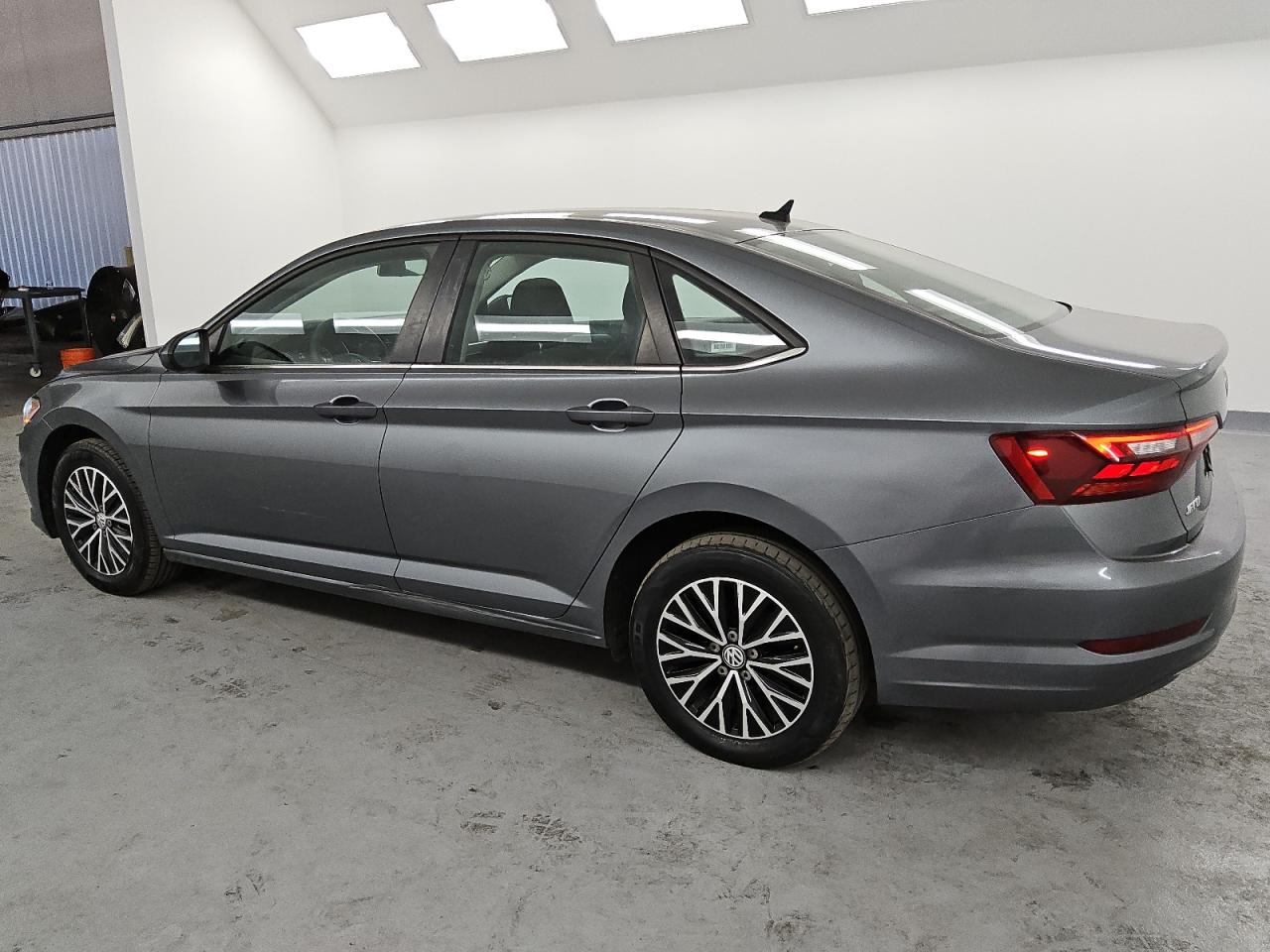 2021 Volkswagen Jetta - Image 2